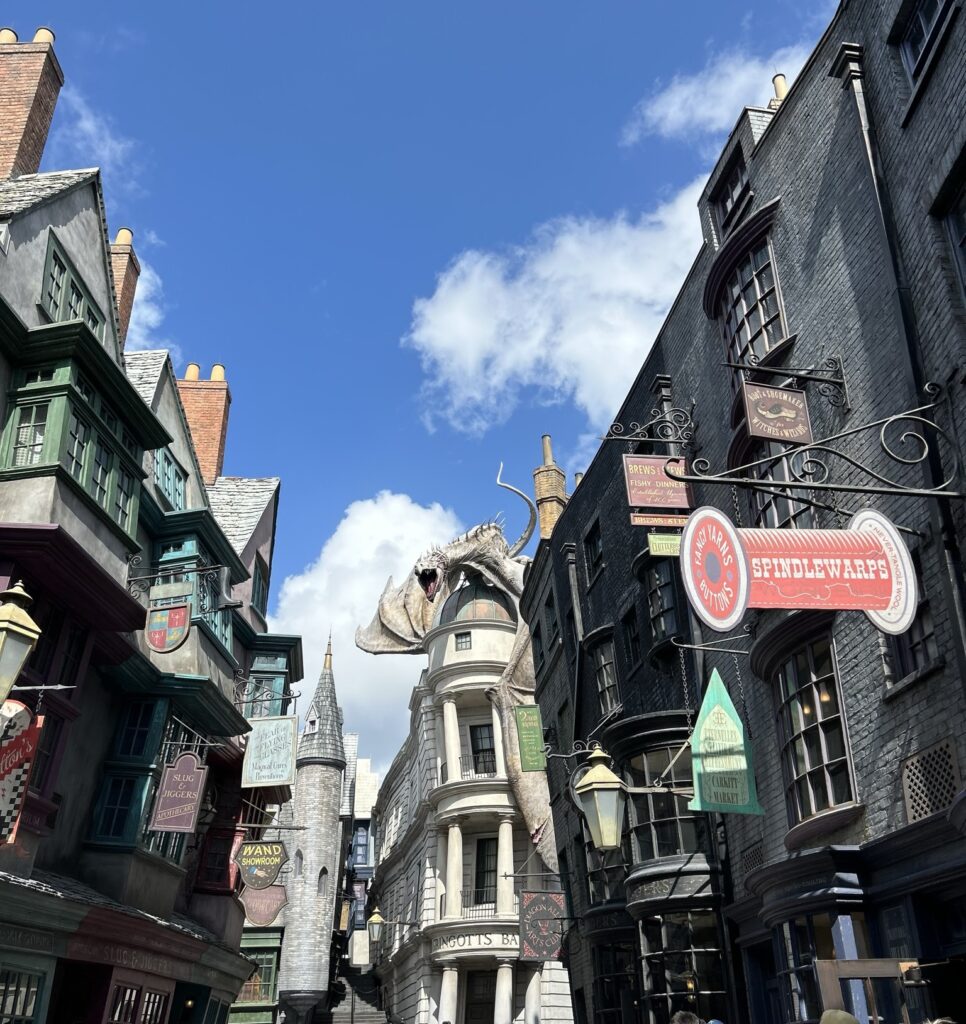 Dragon at Diagin Ally at Universal Studios Florida